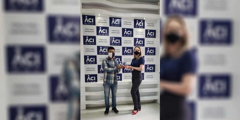 Tex Tape recebe troféu pelos cinco anos de fundação